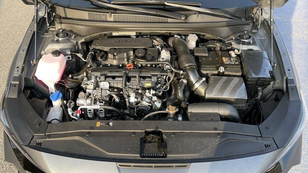 "Trái tim" của xe là khối động cơ xăng 4 xi-lanh, tăng áp, dung tích 1.5L, sản sinh công suất tối đa 200 mã lực