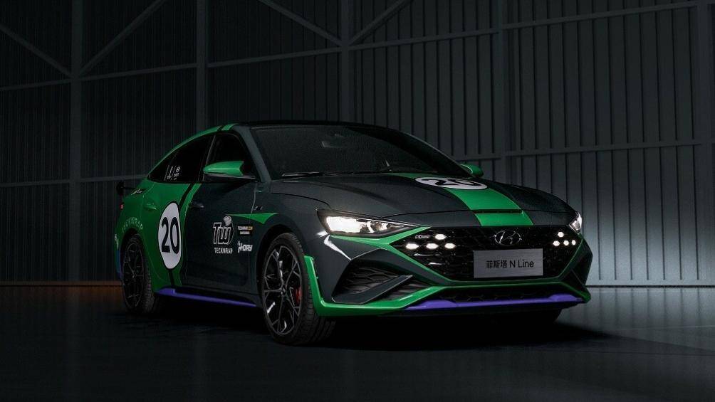 Hiện giá xe Hyundai Lafesta N Line 2023 vẫn chưa được công bố. Khách hàng có thể chọn những màu sơn ấn tượng hơn như Gulf Oil hoặc xanh phối đen theo phong cách xe đua Mỹ