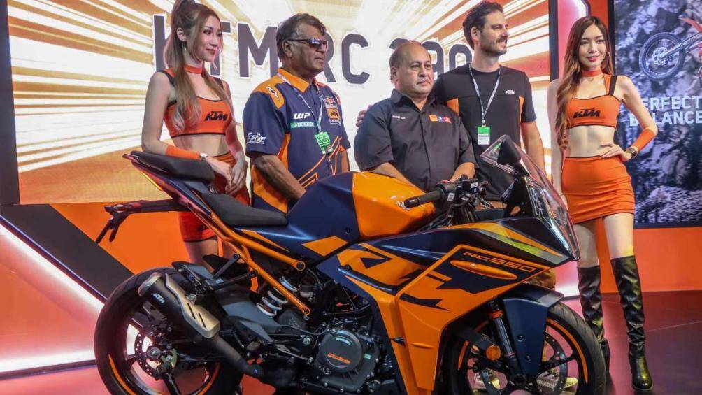 KTM RC 390 2023 thế hệ mới sau khi được nâng cấp vừa ra mắt tại chặng đua Petronas Grand Prix tại Malaysia