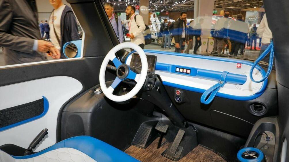 Trong khi đó, sàn khoang hành khách và khoang hành lý đều được ốp gỗ