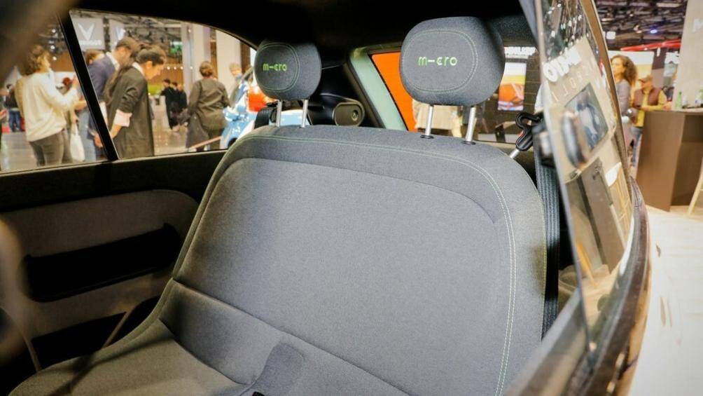 Tùy loại pin, Microlino 2.0 sẽ sở hữu phạm vi hoạt động 91 km, 177 km và 230 km sau khi sạc đầy pin. Hiện Microlino 2.0 đang được bán với giá 14.990 Franc Thụy Sỹ (khoảng 365 triệu đồng)