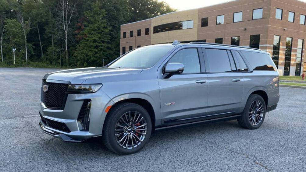 2. Cadillac Escalade (giá khởi điểm: 77.795 USD)