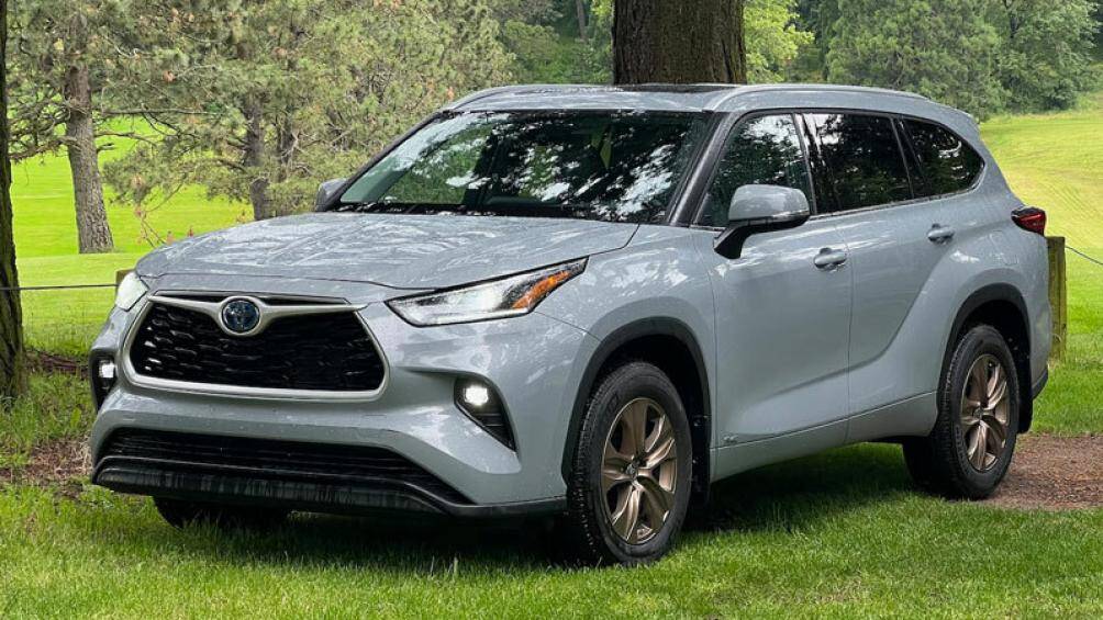 9. Toyota Highlander Hybrid (giá khởi điểm: 39.555 USD)