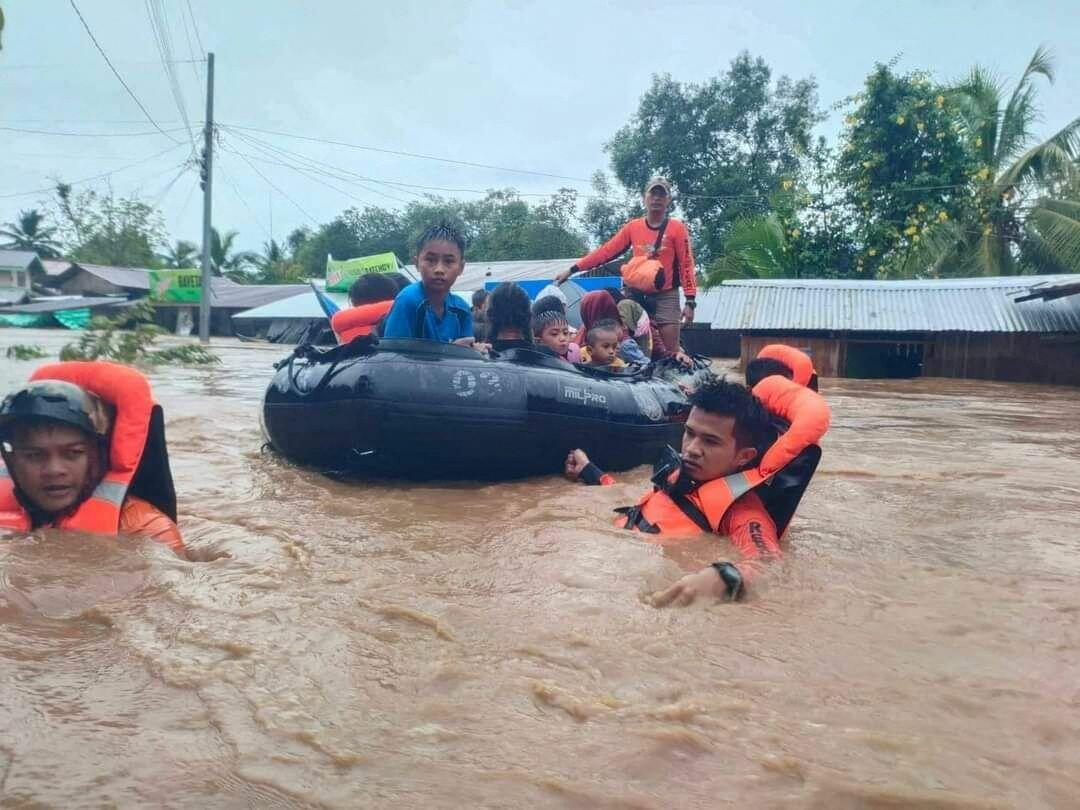 Tính đến sáng nay (29/10), theo Hội đồng Quản lý và Giảm nhẹ rủi ro thiên tai quốc gia (NDRRMC) của Philippines, số người thiệt mạng do bão Nalgae gây ra ở Philippines đã tăng lên 72 người và ít nhất 14 người khác vẫn đang mất tích. 
Cũng theo cơ quan này, bão Nalgae đã gây lũ lụt và lở đất ở nhiều địa phương.