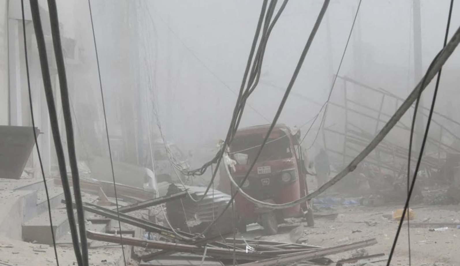 Theo nguồn tin cảnh sát và nhân chứng, vụ đánh bom kép nhằm vào Bộ Giáo dục nước này. Hai ô tô gài bom tấn công vào trụ sở bộ. Đây là nơi giao thông đông đúc đồng thời là khu văn phòng của nhiều cơ quan chính phủ quan trọng.