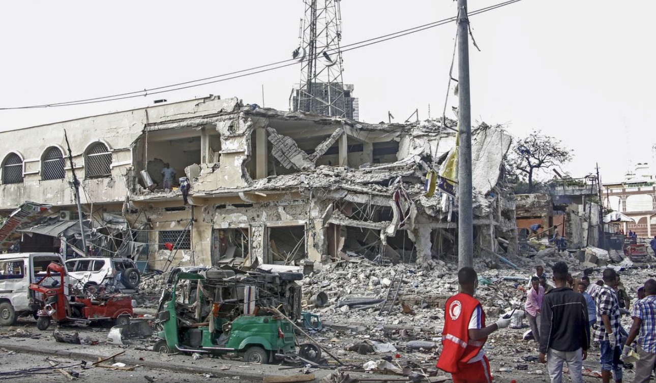 Khu vực Zobe - nơi xảy ra vụ tấn công mới nhất - từng là nơi xảy ra vụ đánh bom lớn do al-Shabab thực hiện năm 2017, làm hơn 500 người thiệt mạng.