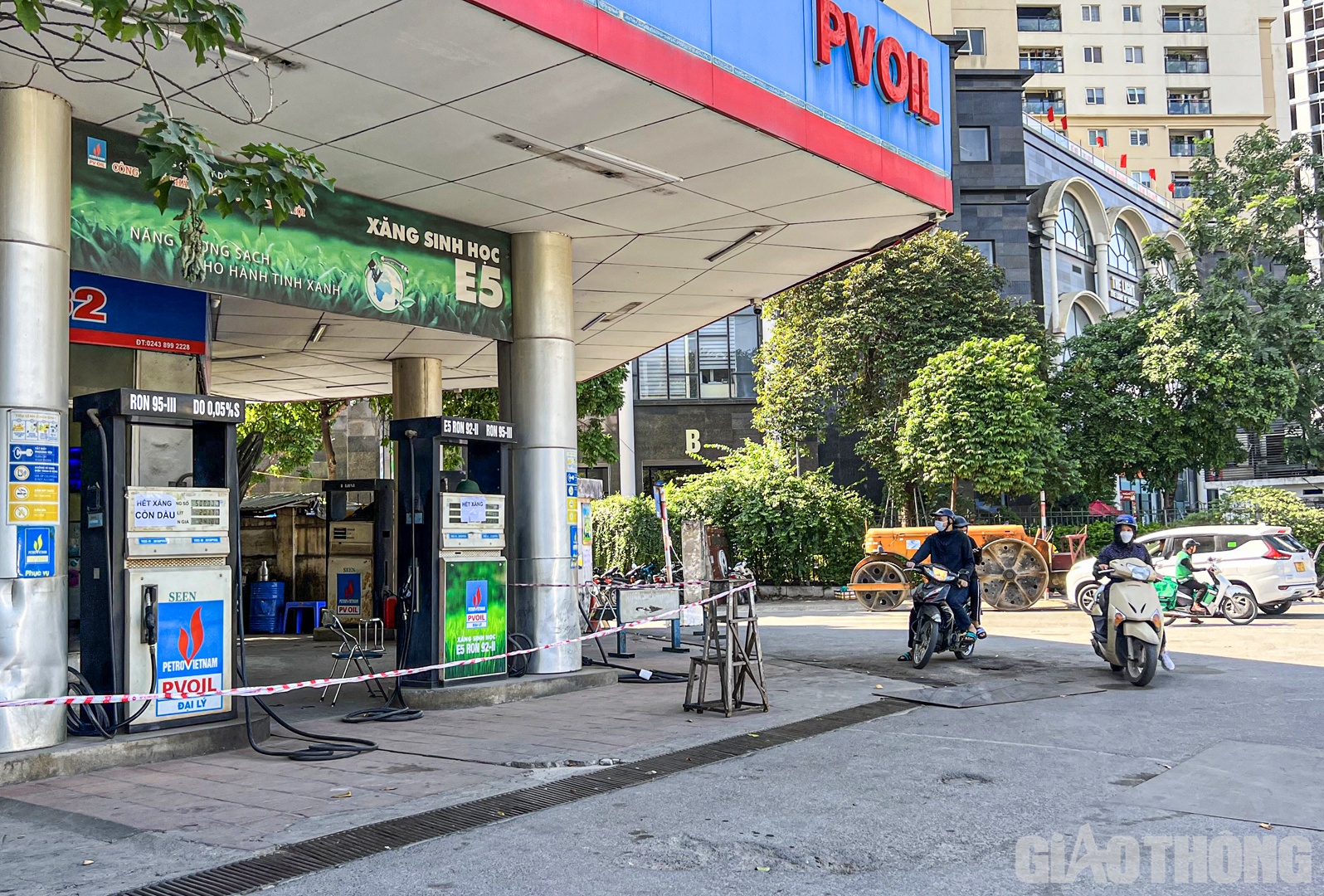 Nhiều người không nhìn thấy thông báo nên vẫn tạt vào đổ xăng nhưng sau đó phải quay xe rời đi.