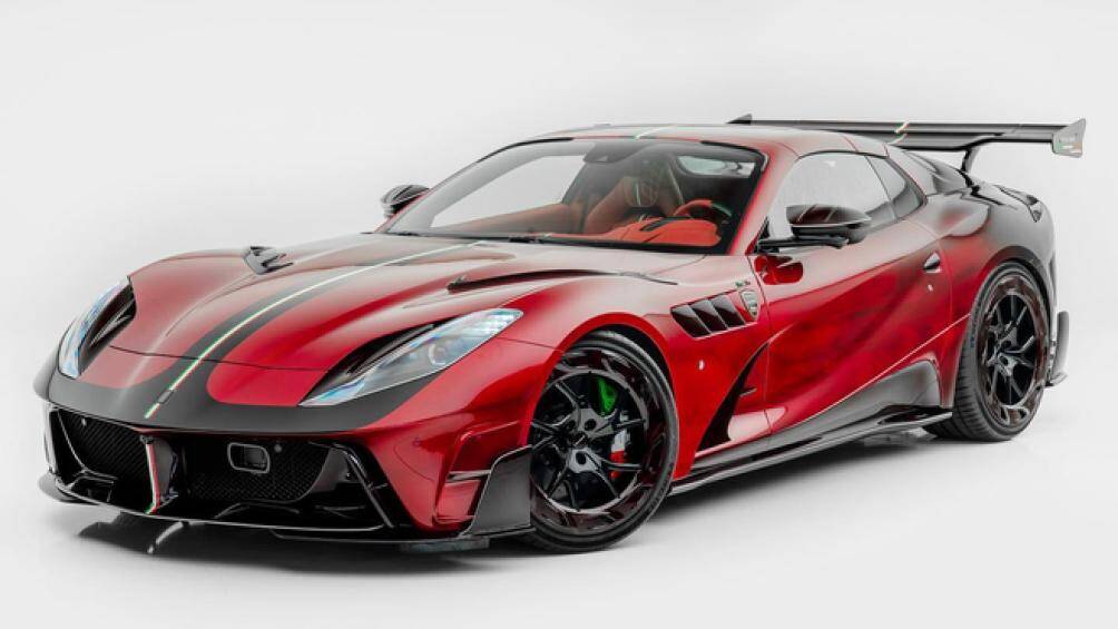 Mới đây, hãng độ đến từ Đức đã giới thiệu phiên bản độc nhất thế giới Mansory Stallone Tempesta Nera dựa trên mẫu siêu xe mui trần Ferrari 812 GTS