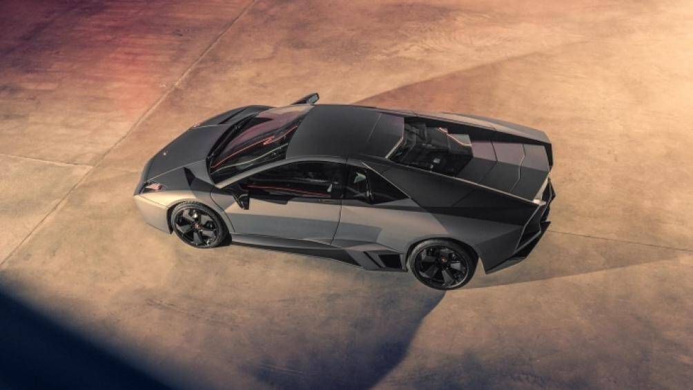 Lamborghini Reventon có khả năng tăng tốc từ 0 lên 100 km/h chỉ trong 3,4 giây, trước khi đạt vận tốc tối đa hơn 340 km/h