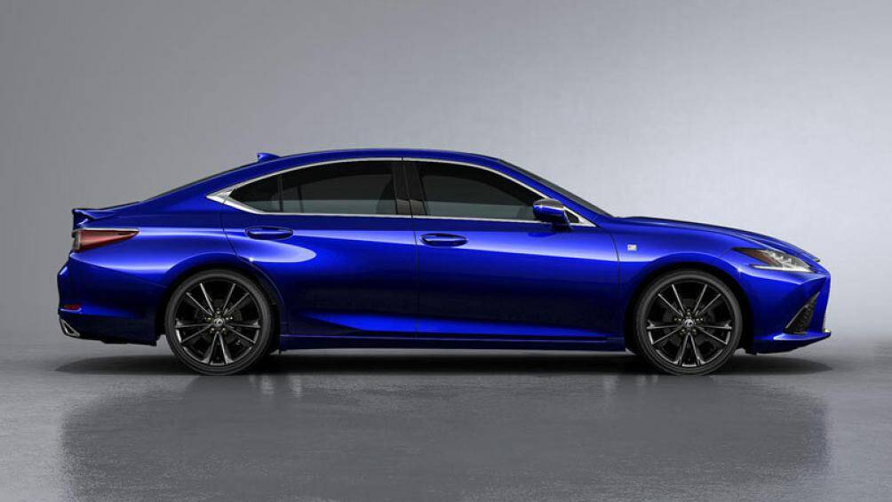 10. Lexus ES (giá khởi điểm: 40.950 USD)