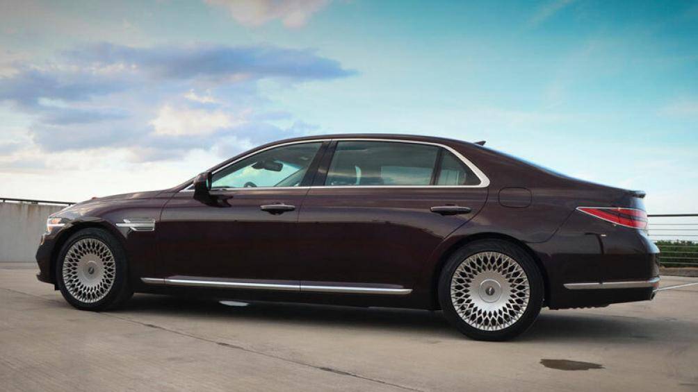 3. Genesis G90 (giá khởi điểm: 74.950 USD)