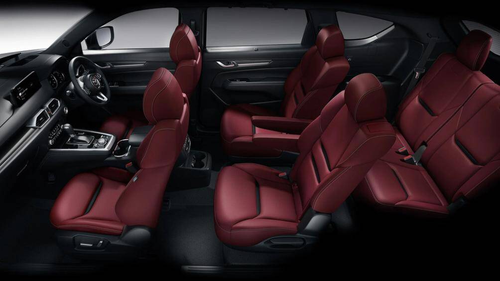 Nội thất Mazda CX-8 2023 được chỉnh sửa nhẹ nhàng hơn rất nhiều, với đệm ghế và lò xo mới