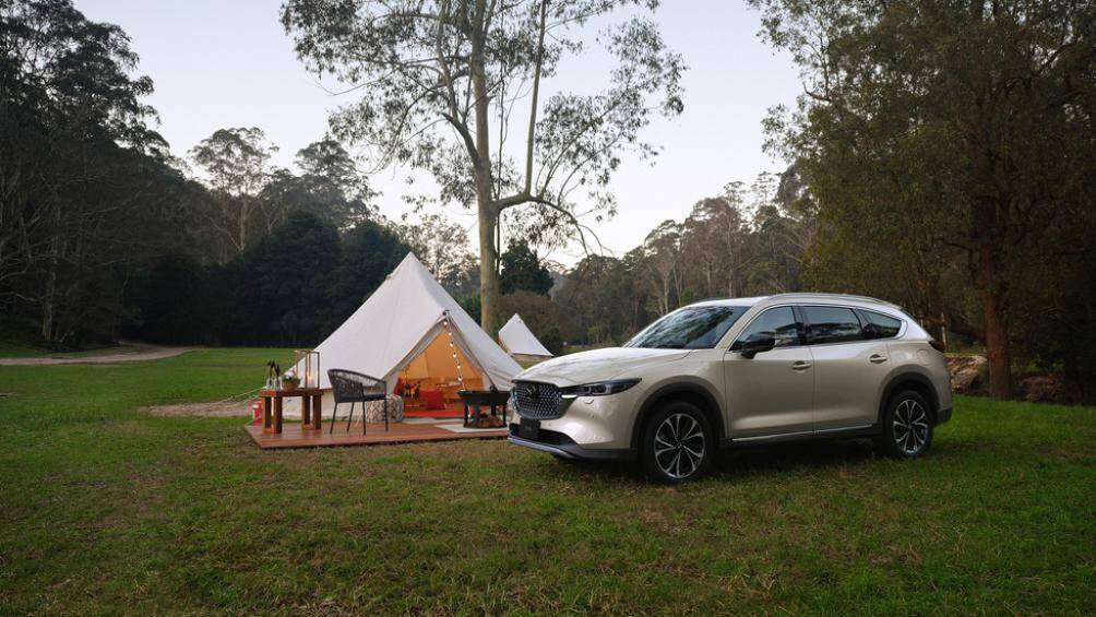 Cản trước được đơn giản hóa thiết kế, với hốc gió bên dưới lẫn tấm bảo vệ đều được làm lại