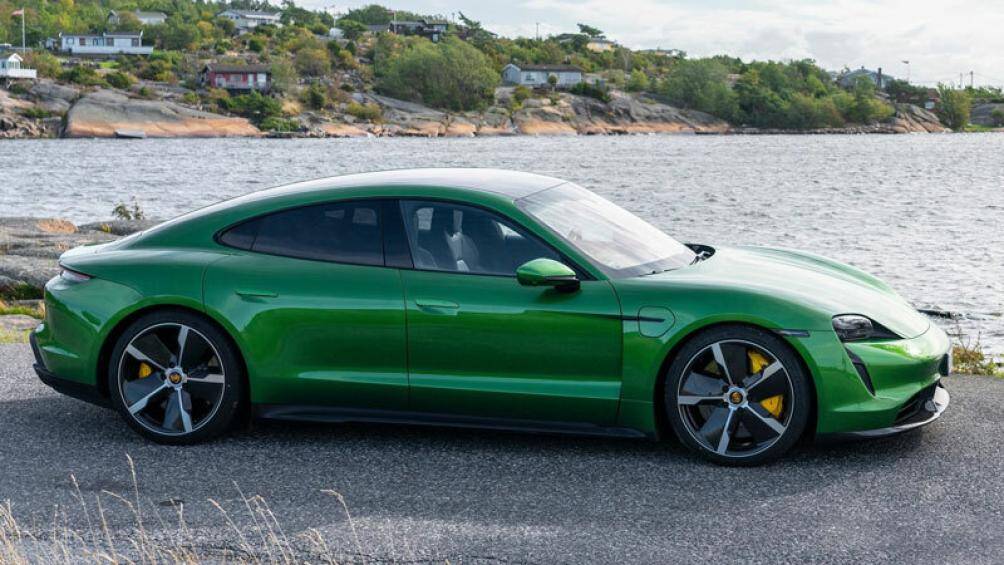 10. Porsche Taycan Turbo S (công suất tối đa: 750 mã lực)