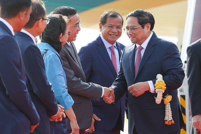 Theo chương trình dự kiến, sáng cùng ngày, Thủ tướng Vương quốc Campuchia Samdech Techo Hun Sen sẽ chủ trì lễ đón chính thức Thủ tướng Phạm Minh Chính và đoàn đại biểu Việt Nam tại Cung Hòa Bình, Thủ đô Phnom Penh. Sau lễ đón chính thức, hai Thủ tướng sẽ tiến hành hội đàm và chứng kiến lễ ký kết các văn kiện hợp tác.