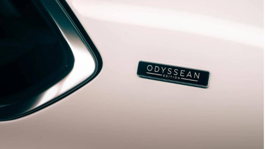 Nhằm đánh dấu bản đặc biệt, huy hiệu Odyssean Edition xuất hiện ở cột C