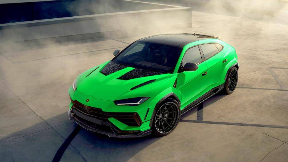 Phần mui xe mới có các chi tiết chèn carbon giả cùng với các hốc hút gió của chiếc Urus đã được nâng cấp