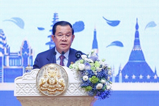 Phát biểu tại lễ khai mạc, Thủ tướng Campuchia Samdech Techo Hun Sen đề cao ý nghĩa kỷ niệm 55 năm thành lập ASEAN, trải qua một chặng đường dài của liên kết và hợp tác khu vực, thúc đẩy sự gắn kết giữa các thành viên trong gia đình ASEAN vì mục tiêu chung là hòa bình, tự cường và phát triển. Ảnh: VGP/Nhật Bắc