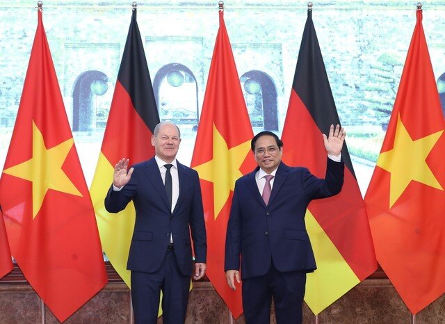Đức là một trong những nước viện trợ nhiều và thường xuyên ODA cho Việt Nam. Từ năm 1990 đến nay, Đức đã cung cấp hơn 2 tỷ USD cho các dự án ODA tại Việt Nam.
Từ năm 2020, Việt Nam được xếp là "Đối tác toàn cầu" trong Chiến lược Hợp tác phát triển đến năm 2030 (BMZ 2030) của Đức. Đức là một trong những đối tác quan trọng nhất của Việt Nam trong lĩnh vực dạy nghề.