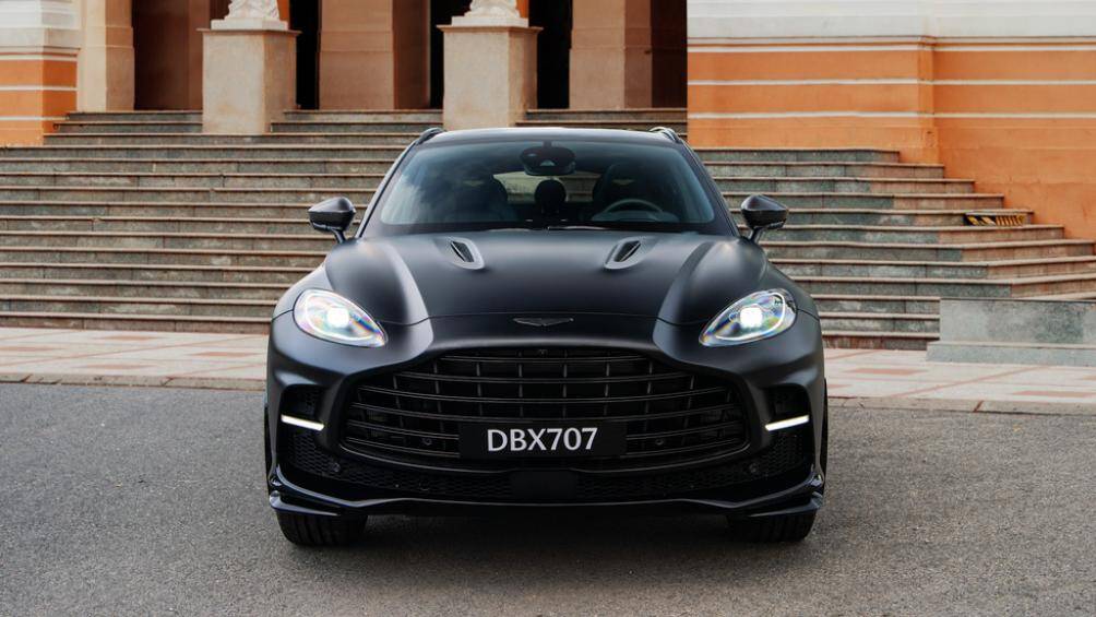 Ông Đặng Lê Nguyên Vũ là người đầu tiên sở hữu Aston Martin DBX707 chính hãng tại Việt Nam