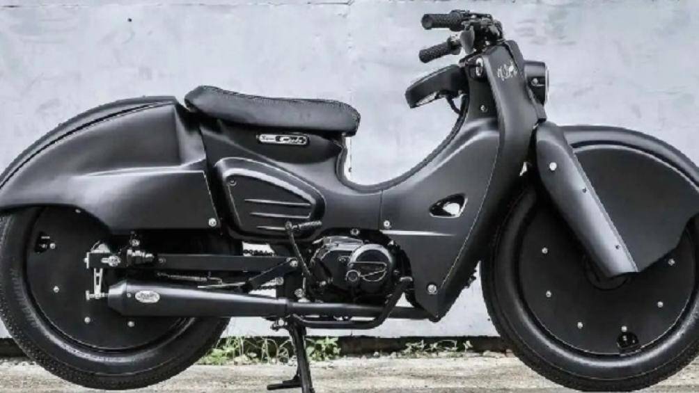 Cụm đồng hồ của xe cũng được thiết kế mới, đưa về gần với người lái hơn. Trên đồng hồ sẽ có một vị trí dành để khắc số series riêng