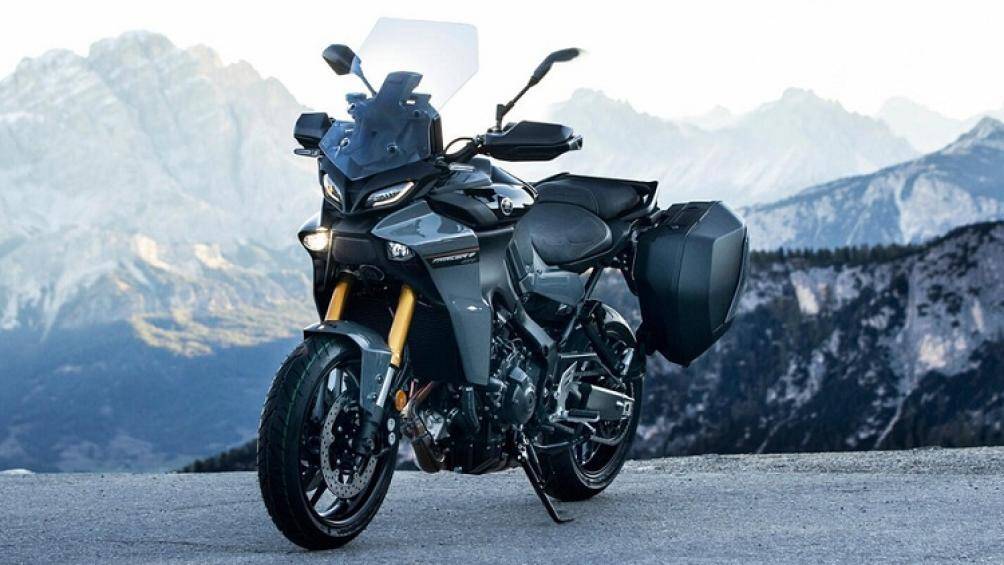 Ngoài ra, IMU còn kiểm soát cả hệ thống Unified Brake System (UBS) của Yamaha Tracer 9 GT+ Sport 2023 khi tính năng Brake Control (BC) được bật lên