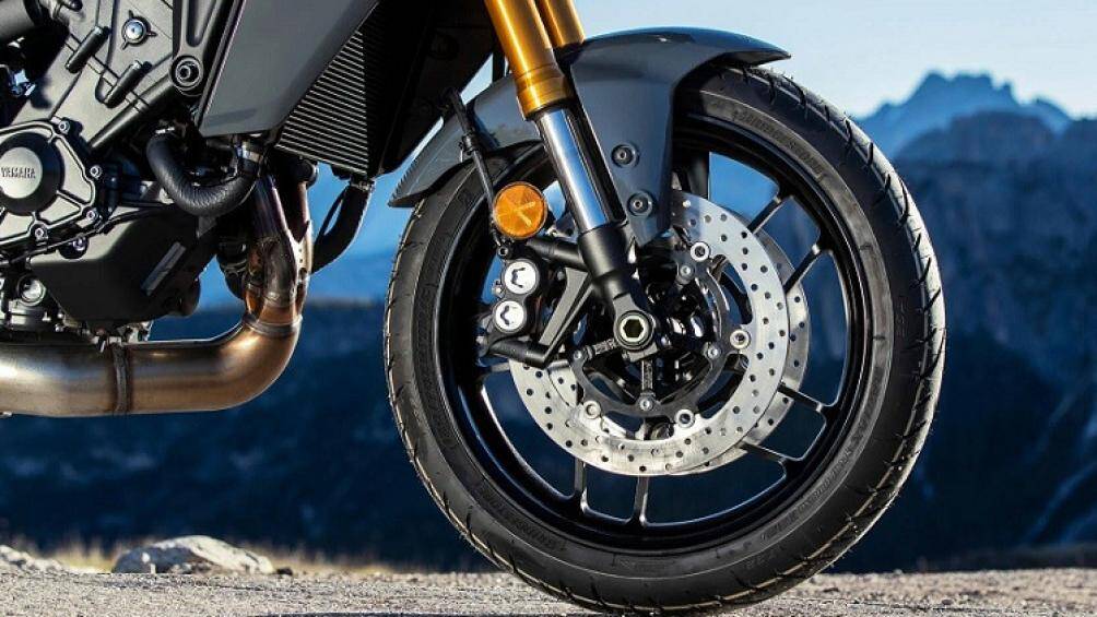 Hệ thống ACC còn phân bổ lực phanh giữa 2 bánh trước/sau, nếu người lái chỉ bóp phanh trước, hệ thống sẽ tự động phanh cả bánh sau