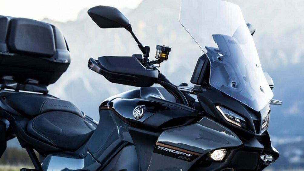 UBS là hệ thống hỗ trợ tăng lực phanh cho xe. Hệ thống này chỉ can thiệp khi tính năng kiểm soát phanh BC bật lên và người điều khiển đang phanh