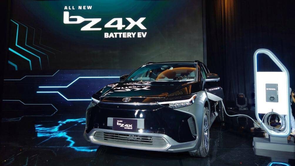 Tại Thái Lan, bZ4X được trang bị mô tơ đôi dẫn động hai cầu còn tại Indonesia chiếc SUV điện chỉ có bản mô tơ đơn đặt tại cầu trước