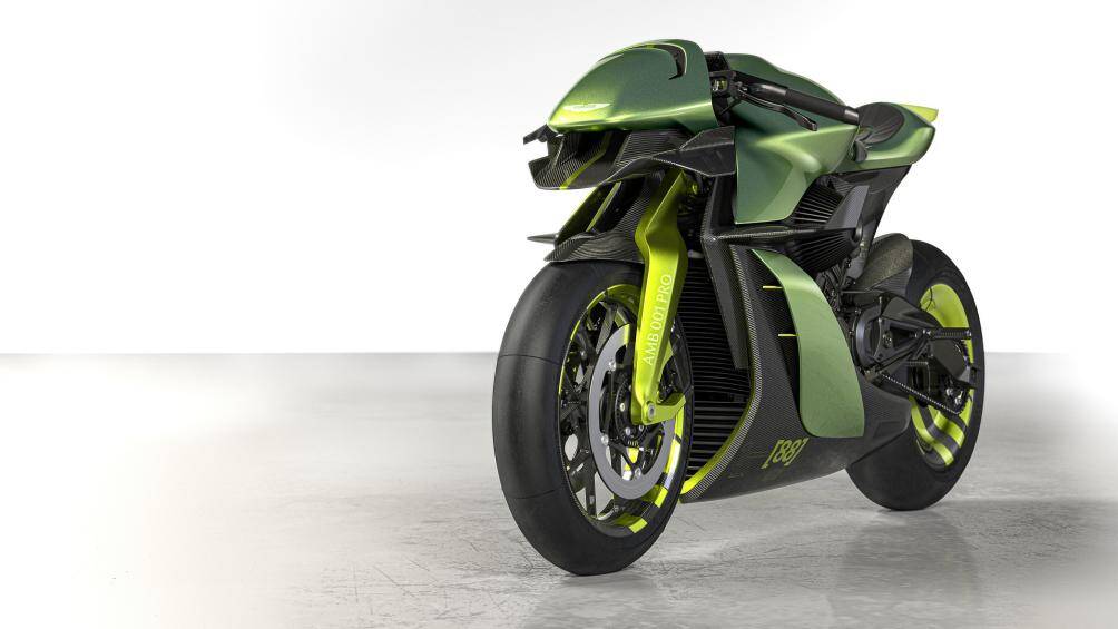 Màu sơn xe đua kết hợp giữa màu của Aston Martin Verdant Jade với các điểm nhấn Photon Lime, sợi carbon hoàn thiện với bề mặt satin