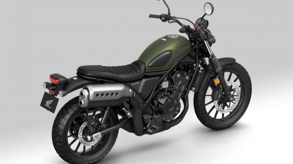 Hệ thống phanh bao gồm một đĩa đơn đường kính 310 mm trên bánh trước, đi kèm với kẹp thủy lực hai piston trong khi bánh sau có đĩa 240 mm và kẹp piston đơn