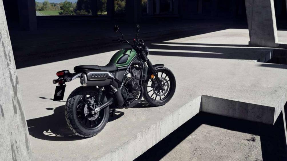 ABS hai kênh là trang bị tiêu chuẩn và Honda cho biết CL500 có khả năng vượt địa hình nhẹ