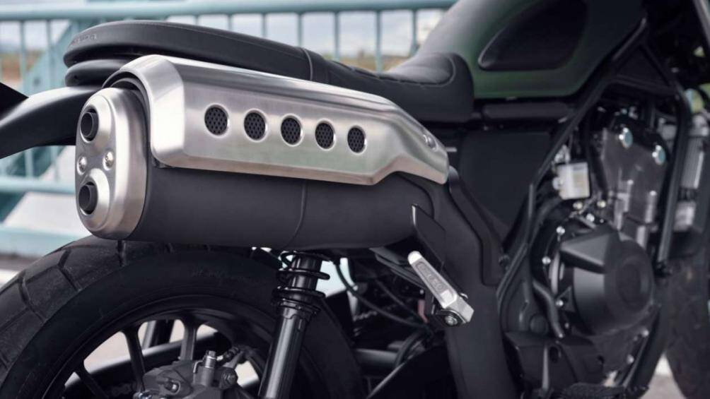 Chiếc mô tô sở hữu động cơ hai xi-lanh, dung tích 471 cc, cho công suất 46 mã lực tại và mô-men xoắn 43,4 Nm