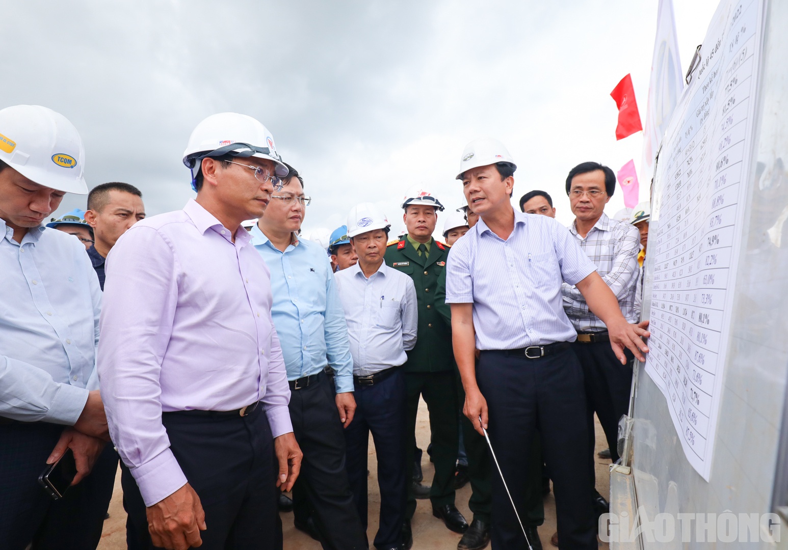 Tại dự án Mai Sơn - QL45, Bộ trưởng Bộ GTVT đánh giá cao tiến độ triển khai tại gói thầu 10-XL, 11-XL. Đây là hai gói thầu đang có kết quả thi công tích cực nhất dự án, trong đó, gói 11-XL dự kiến là gói thầu cán đích đầu tiên.