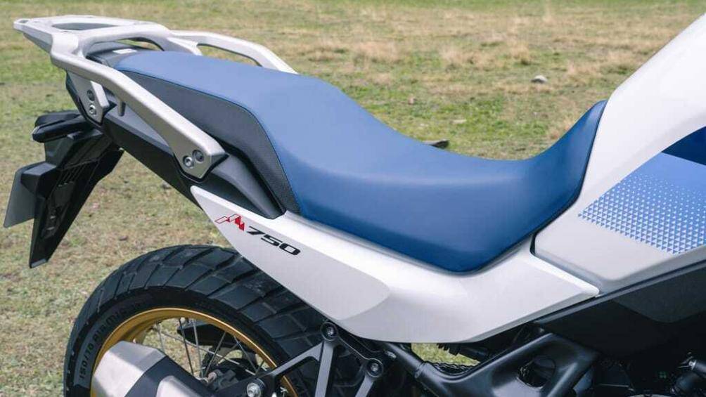 Honda trang bị cho XL750 Transalp ga điện tử, 5 chế độ lái gồm Sport, Standard, Rain, Gravel và chế độ User