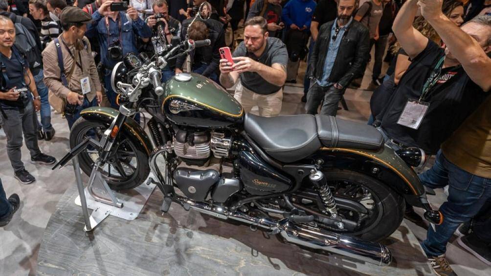 Ngoài ra, hãng Royal Enfield còn chú ý đến những chi tiết nhỏ trên xe như khu vực nút bấm bằng nhôm đúc trên tay lái