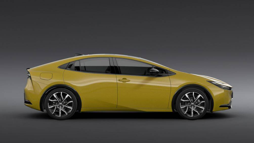 Về thiết kế, ngoại thất xe sử dụng bộ khung đơn khối liền mạch của bản cũ nhưng có chiều dài cơ sở lớn hơn và mâm 19 inch tiêu chuẩn