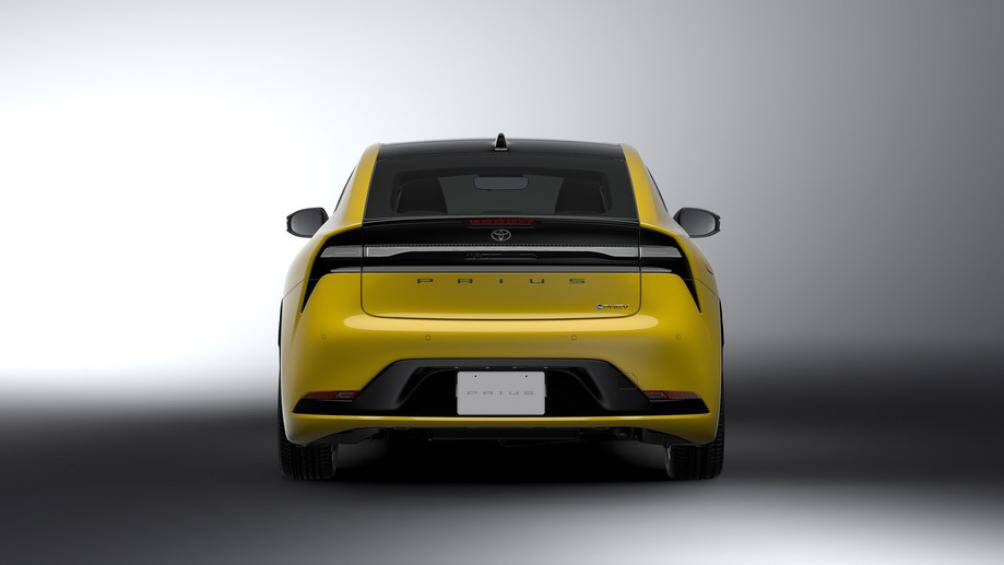 Giao diện thanh đèn LED ngang tại đuôi xe cũng khá giống các mẫu xe thế hệ trước