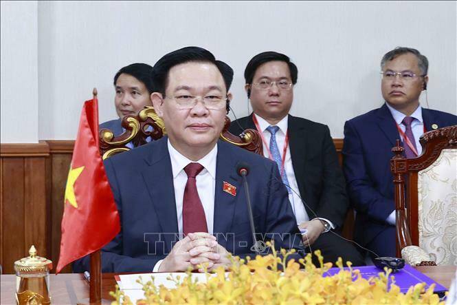 Chủ tịch Quốc hội Vương Đình Huệ tại cuộc hội đàm với Chủ tịch Quốc hội Campuchia Samdech Heng Samrin. Ảnh: Doãn Tấn/TTXVN