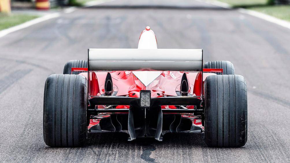 Nó cũng là một trong bốn chiếc xe Ferrari Công thức 1 duy nhất từ thời Schumacher có 5 chiến thắng trở lên trong một mùa giải vô địch thế giới