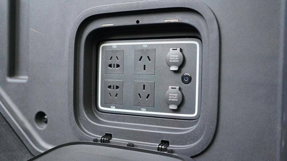 Phạm vi di chuyển sau khi sạc đầy pin của xe là 600 km. Giá xe hiện vẫn chưa được công bố