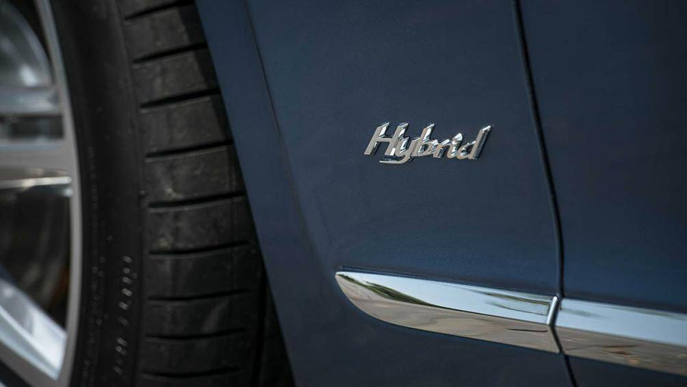 Động cơ điện chạy bằng pin lithium-ion dung lượng 18.0 kWh (khả dụng), có thể sạc đầy 100% sau khoảng 7 giờ