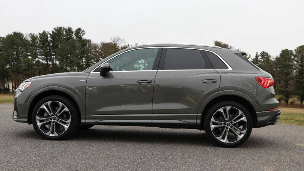 9. Audi Q3 2023 (giá khởi điểm: 38.700 USD)