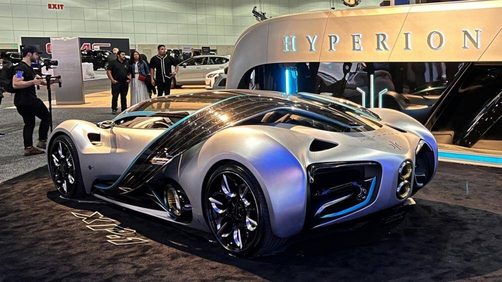 Mẫu xe này có phạm vi hoạt động lên đến 1.635 km khi các thùng chứa nhiên liệu hydro bằng sợi carbon được đổ đầy