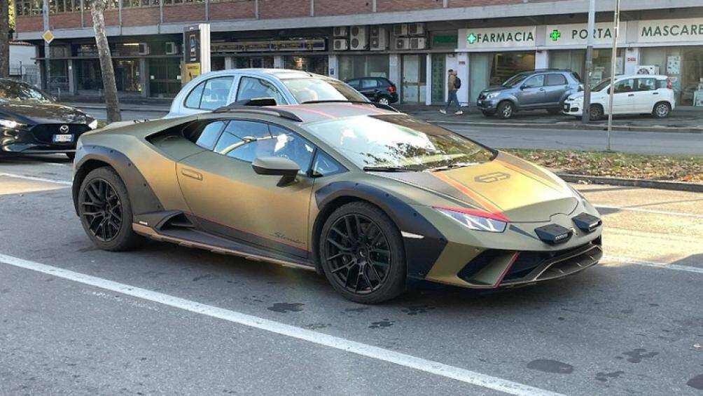 Mẫu siêu xe Lamborghini Huracan Sterrato phiên bản địa hình dự kiến được ra mắt tại Art Basel ở bang Miami (Mỹ) vào ngày 30/11 tới đây