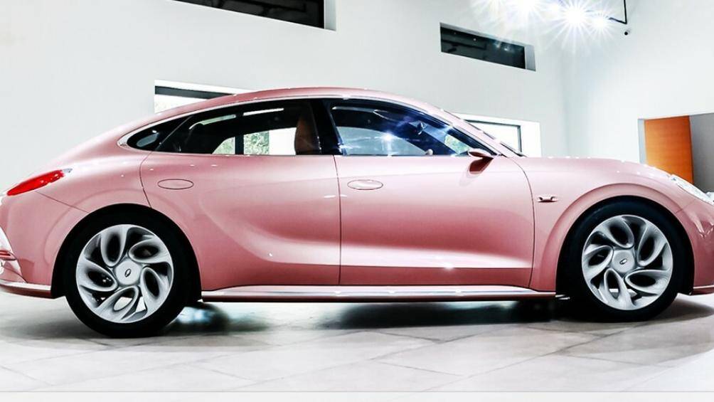 Bên cạnh đó là 2 loại pin có dung lượng 63,87 kWh và 83,49 kWh. Tùy phiên bản, xe sẽ có phạm vi hoạt động từ 555 - 705 km sau khi sạc đầy pin