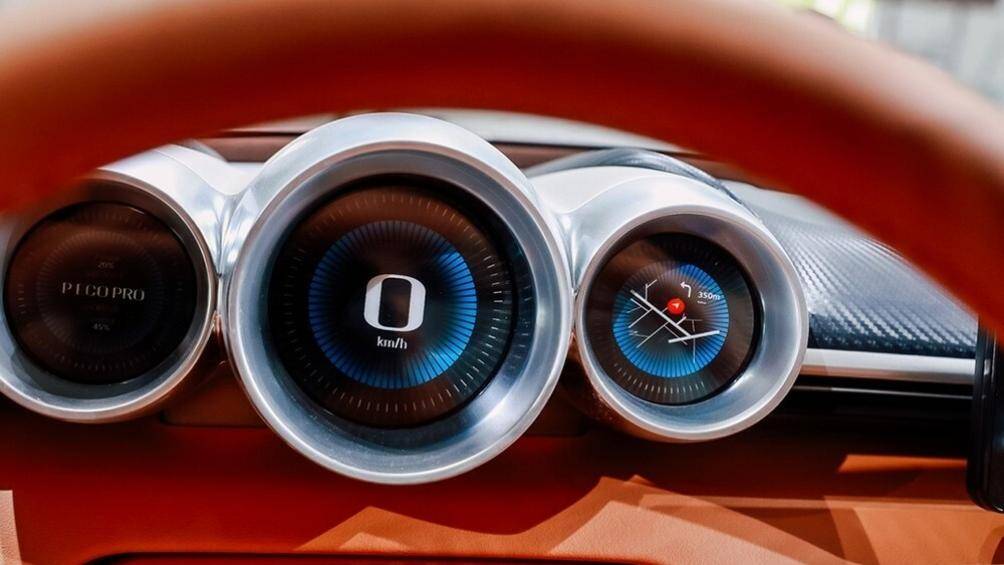 Màn hình cảm ứng trung tâm 12,3 inch, hệ thống âm thanh Infinity 11 loa, màn hình nằm dọc trên cụm điều khiển trung tâm