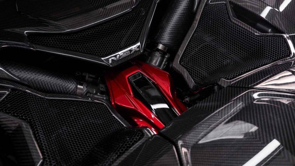 Acura NSX Type S vẫn giữ nguyên động cơ tăng áp kép 3,5 lít V6 bằng hợp kim nhôm và ba động cơ điện