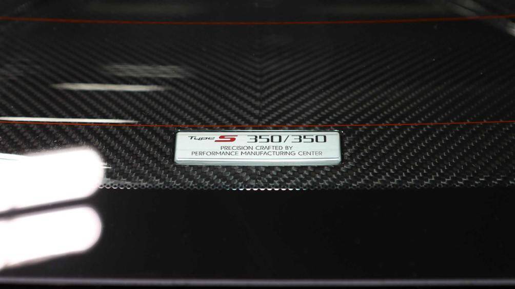 Chiếc NSX Type-S cuối cùng đi kèm biển số "350/350" và được hoàn thiện bằng màu sơn mờ Gotham Grey