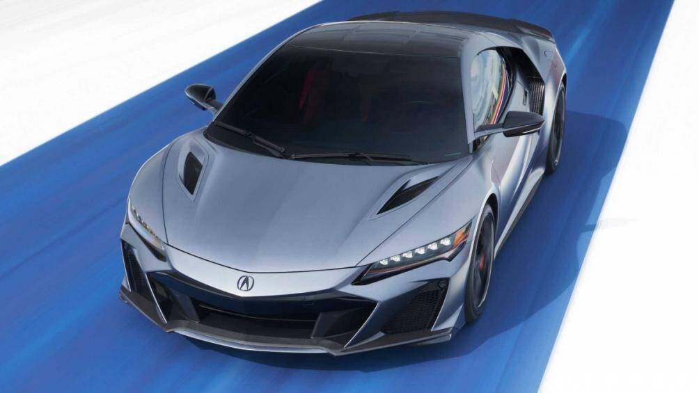 NSX Type S sở hữu thiết kế cản trước nhô ra dài hơn với những đường nét góc cạnh dữ dằn